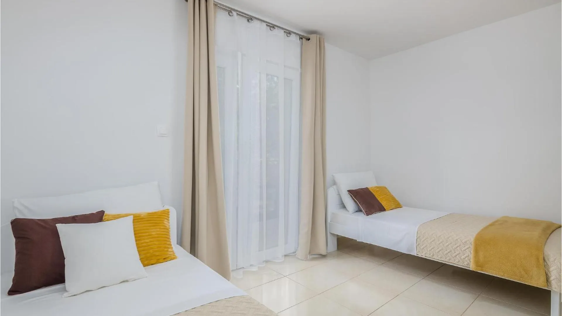 Cozy Home In Kras With Kitchen Hébergement de vacances