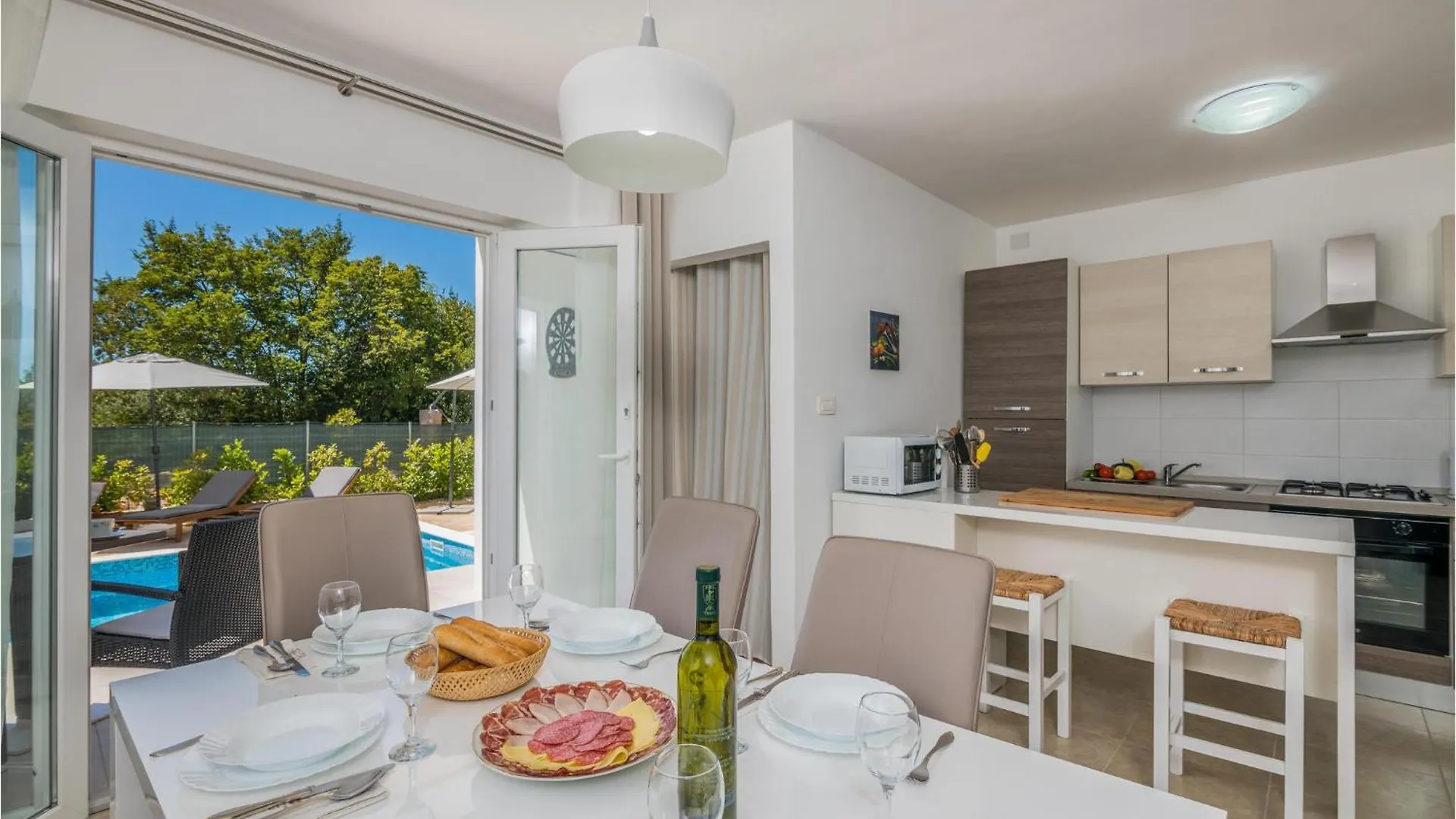 Cozy Home In Kras With Kitchen