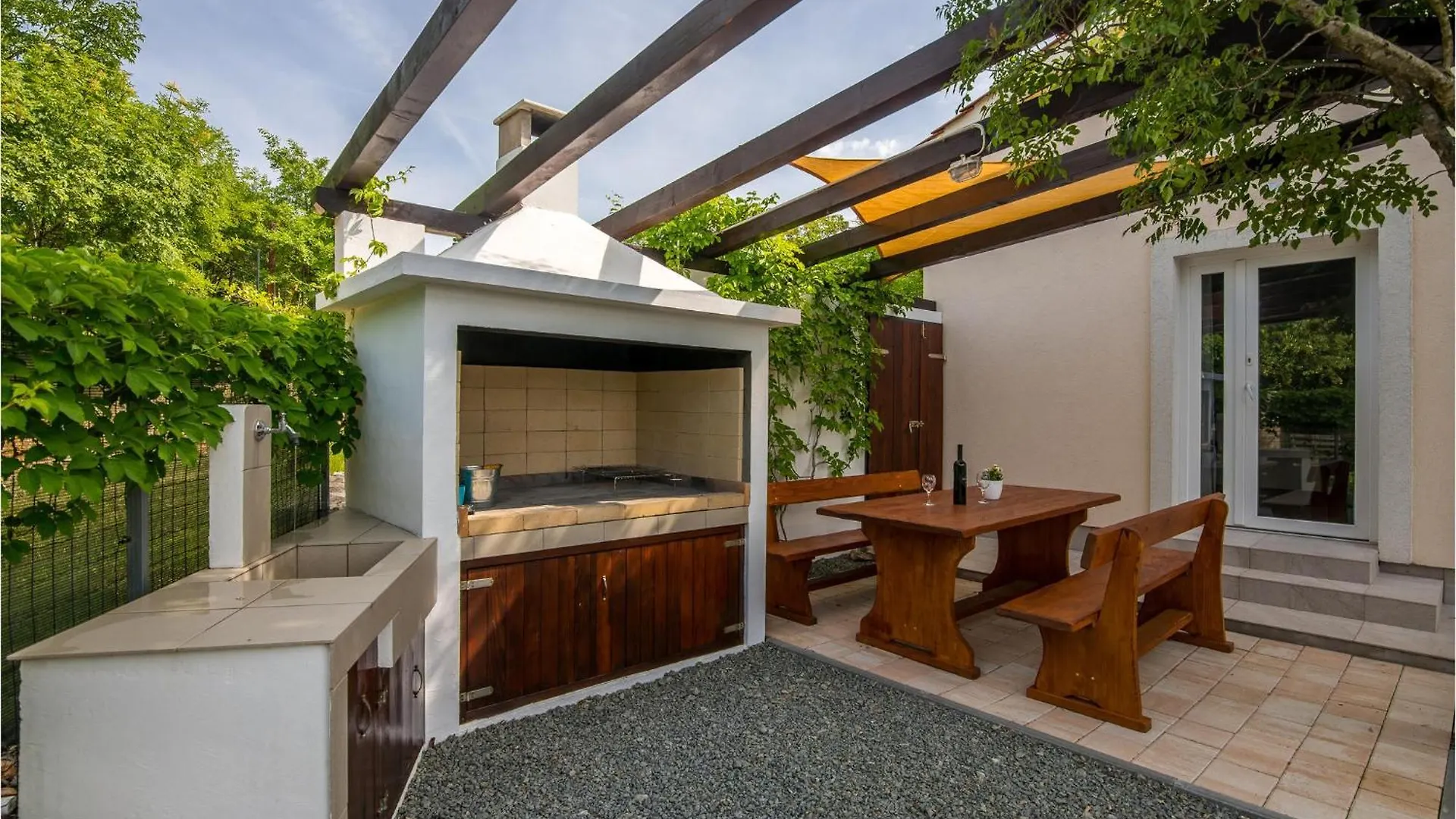 Cozy Home In Kras With Kitchen